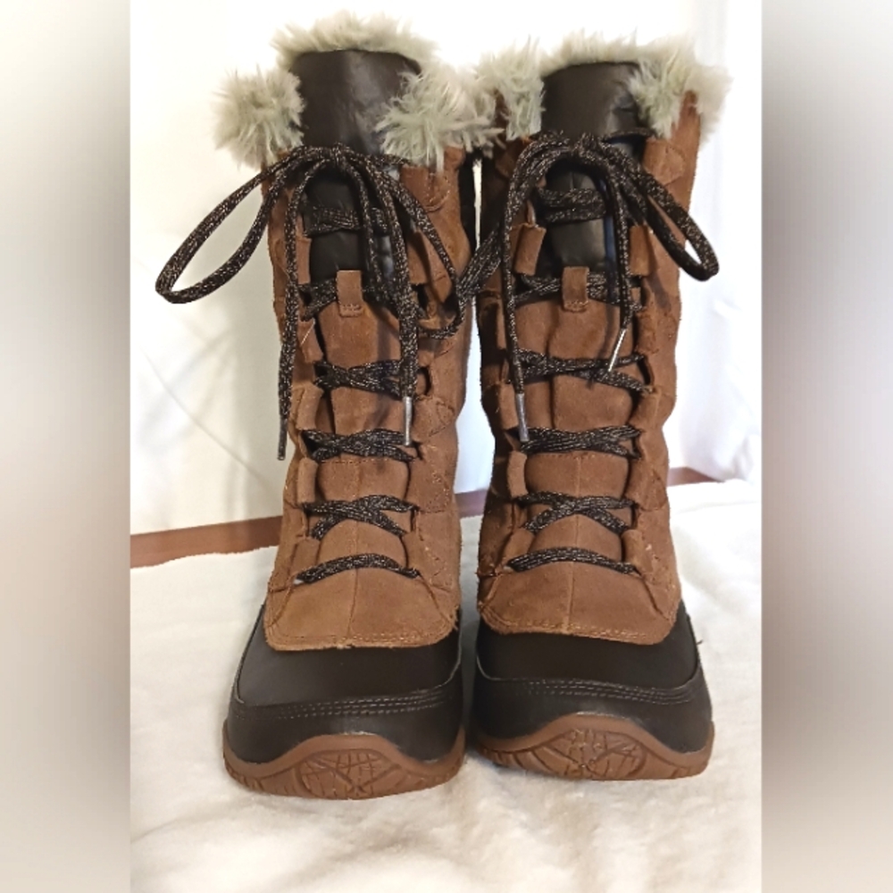 The North Face 200 Gram Front Lace Up Winter Boots